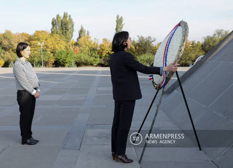 Ֆրանսիայի մշակույթի նախարարը հարգանքի տուրք է մատուցել Հայոց ցեղասպանության զոհերի հիշատակին